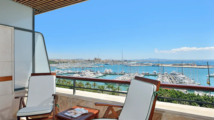 RedLevel Premium Room Sea and Cathedral View 